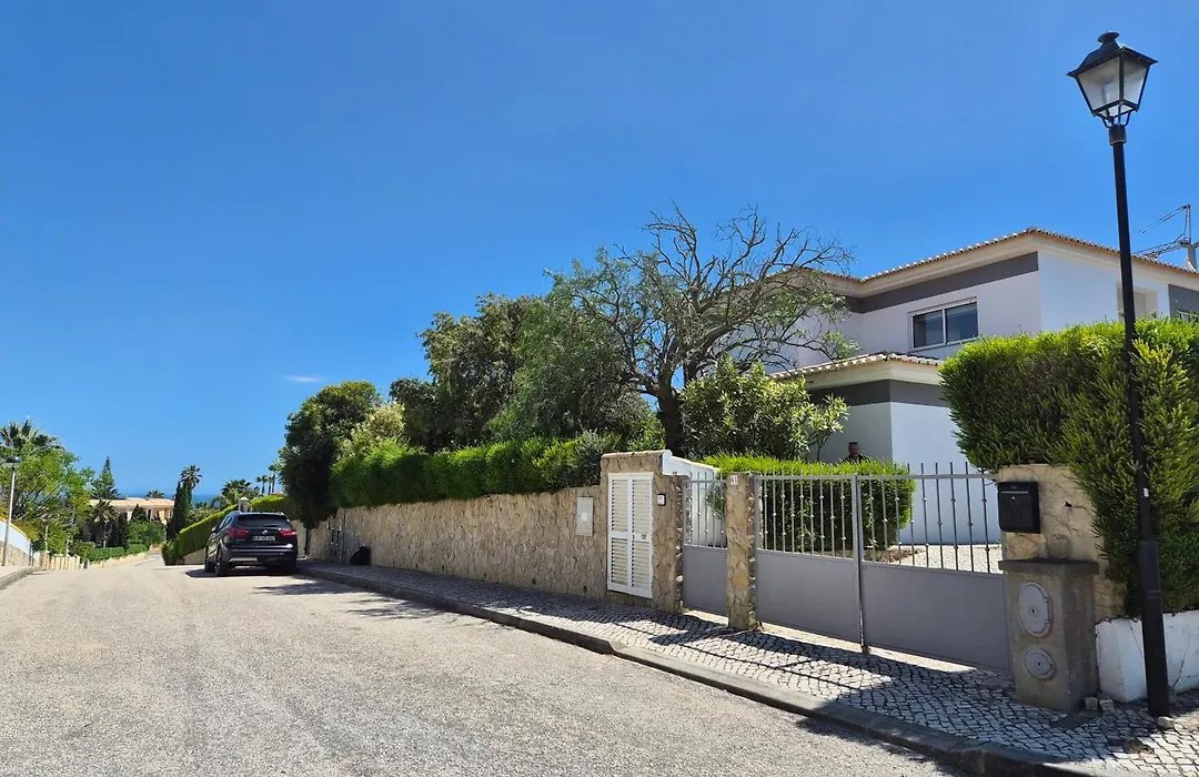 Villa Montanha, 4 Bedroom Villa, With Swimming Pool, Loungers And Alfresco Dining, 10 Min Walk To The Beautiful Praia Da Luz Beach, Shops, Bars And Restaurants!-1