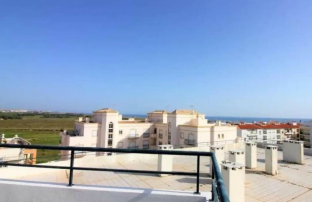 Quiet Apartment Overlooking The Swimming Pool-1
