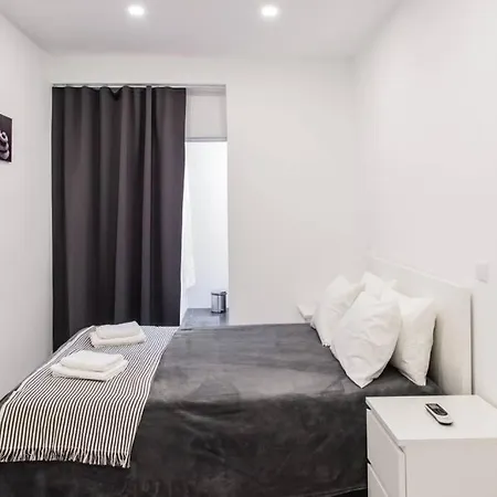 Remodeled Apartment In The City Center.-2