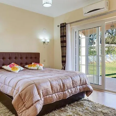 Villa Mikael - Free Wi-Fi - Aircon - Private Pool By Bedzy-2
