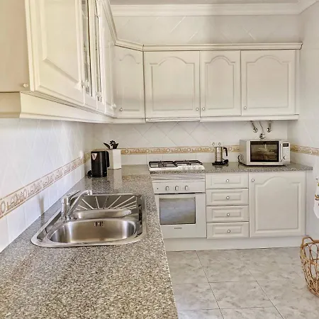 Stylish 3 Bedroom Apartment Close To The Beach-3