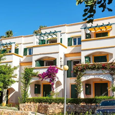 Sunny Apartment With Sea View-2