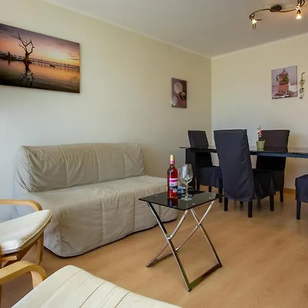 Monte Gordo 2Bdr Apartment W/ Ac & Balcony By Lovelystay-3