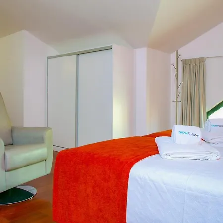 Luzbay Pool Apartments-3