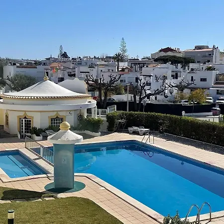 Relaxing 2 Bedroom House 5 Minutes Away From Vilamoura Marina-3