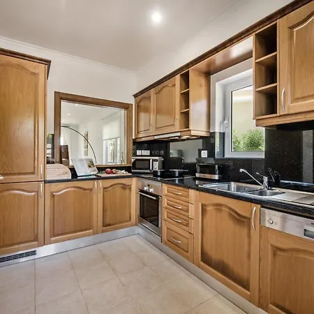 Gorgeous Two Bedroom Apartment In Carvoeiro-3