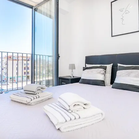Modern Flat By Lagos Marina And Old Town Lagos-3