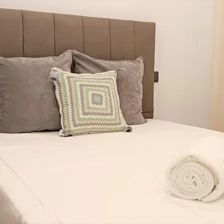 Faro Comfy Ensuite Guest House-3