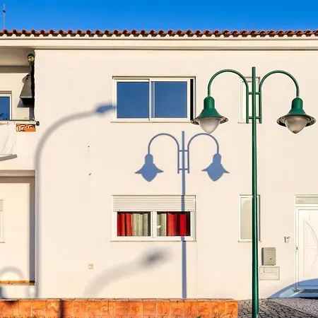Casa Ferrera - Spacious Castle View Village Apt-3