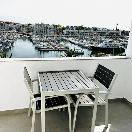 Lagos Marina View Studio Apartment On Main Avenue-3