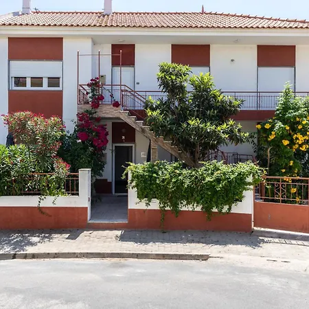 Porta Nova Guesthouse By R-Tex-2