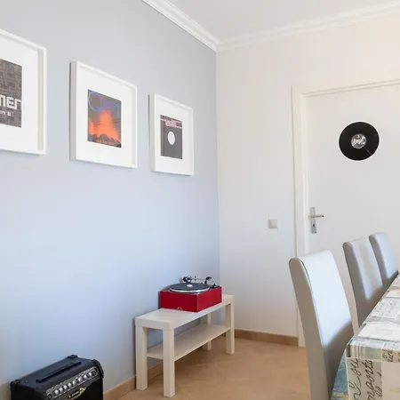 Vinyl Flat Bed & Breakfast - Rooms-3