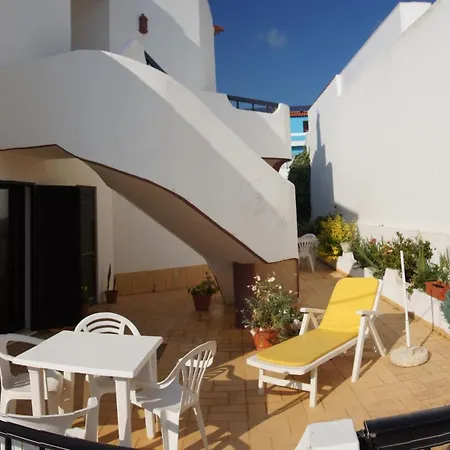 Apartamentos E Quartos Atalaia-2
