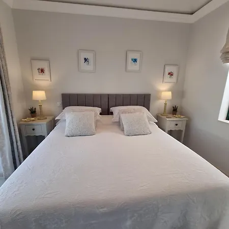 Beautiful 2-Bed Villa In Quinta Do Lago With Pool-2