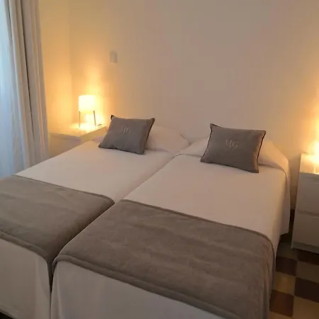 Monte Gordo Guest House-2