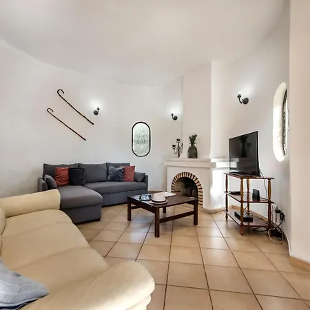 Exclusive Retreat In Vilamoura, Private Pool, Off-Street Parking, Free Ac Wifi-3