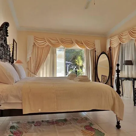 Villa Vale Do Lobo 409 Beautiful 5 Bedrooms Heated Pool Short Walk-3