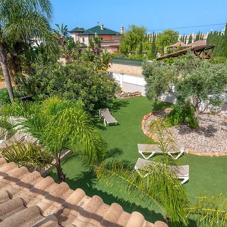 Villa Ruana - 5 Bedrooms On Suite- Free Out Door Hot Jacuzzi - By Bedzy-3