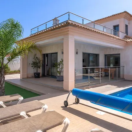 Villa Ruana - 5 Bedrooms On Suite- Free Out Door Hot Jacuzzi - By Bedzy-2