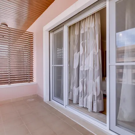 Amazing 2Bedroom Apartment In Victoria Boulevard-3