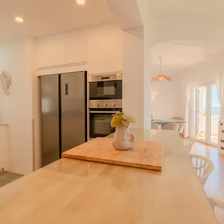 E&M Beach House - Creative Space For Creative People-2