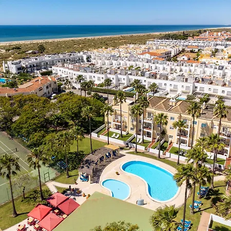 Praia Da Lota Beachfront Resort - Hotel & Apartments-3