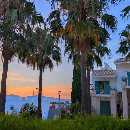 Ferragudo Beach Apartment With Sunset Terrace, Air Conditioning, Wi-Fi & Free Parking-2