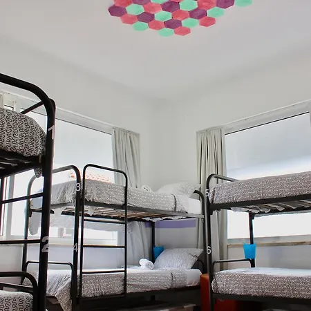 Rich & Poor Hostel Albufeira-3