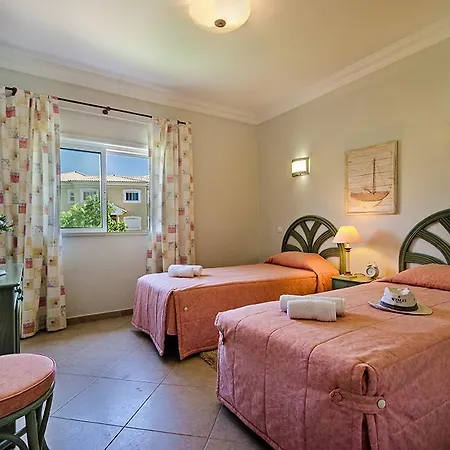 Luz Casas- 44 Fairview Village Boavista-2