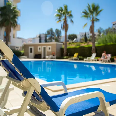 C04 - Pool View 3 Bed Apartment-3