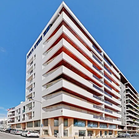 Faro Classic Apartment By Homing-3