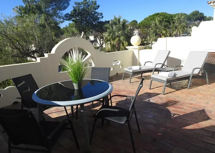 Beautiful 2-Bed Villa In Quinta Do Lago With Pool