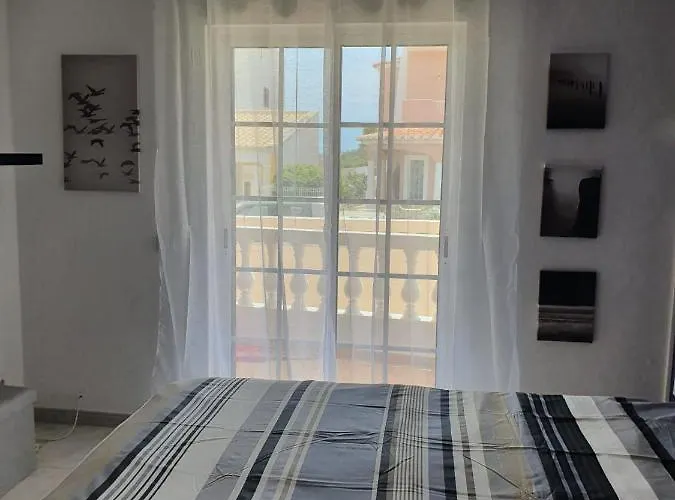 Brisa'S Haven Guesthouse !Pet Friendly! Lagos