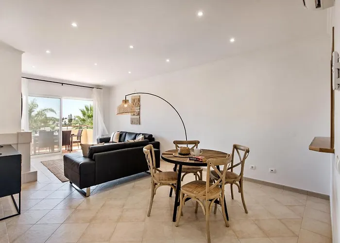 Beautiful Two Bedroom Apartment With Roof Terrace Carvoeiro 