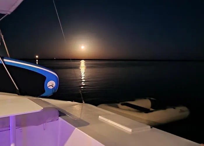 Hotel Barco Casa Catamara Sleepandboat Distretto di Distretto di Faro che accetta animali
