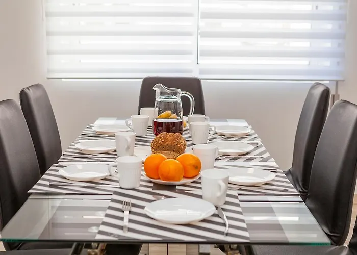 M - Martin & Tomas Guesthouse Lagos