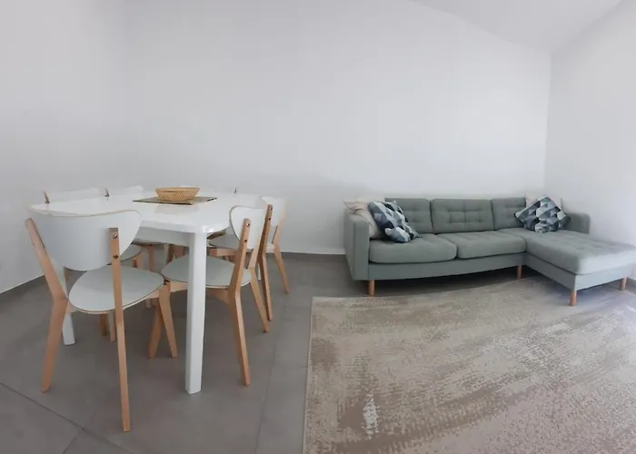 Lovely Home, Wifi, Jardim Armação de Pêra mit Pool