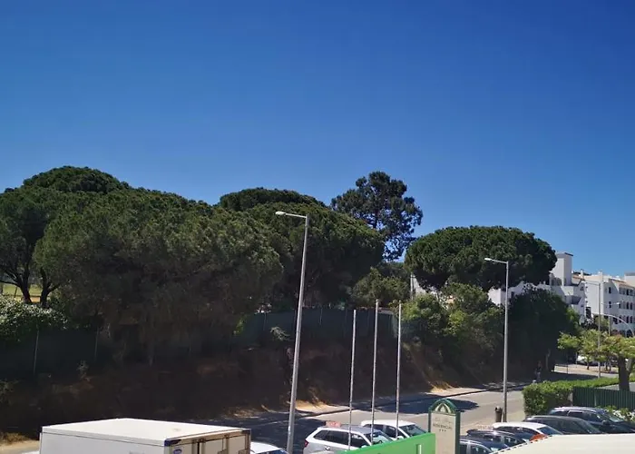 Bed and Breakfast Mira Parque Albufeira Con una pista da Golf