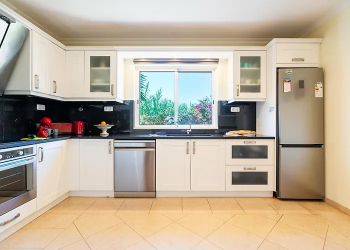 Villa Fantasia - New Rental 4 Bedroom With Private Pool 650 Meters To The Vau Beach Portimão