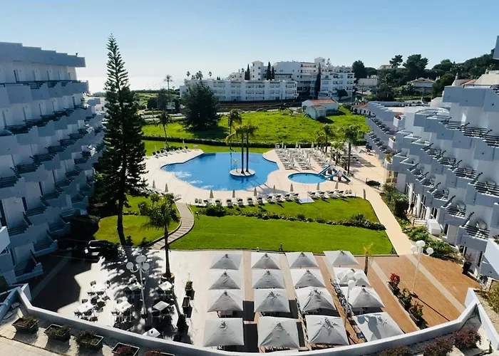 Armacao de Pera hotels near Marinha beach