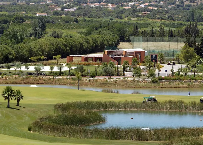 Armacao de Pera hotels near Zoomarine