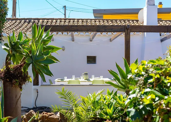 Sagres, Aloha Beach House, 500 Meters From Tonel Beach