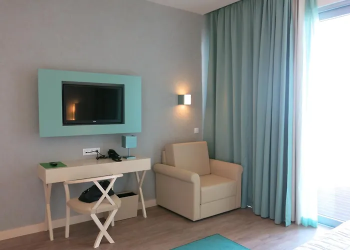 Albufeira 3 Star Hotels near Pescadores Beach