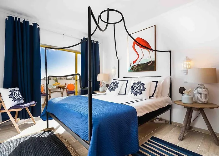 Stylish Apartment With View Portimão