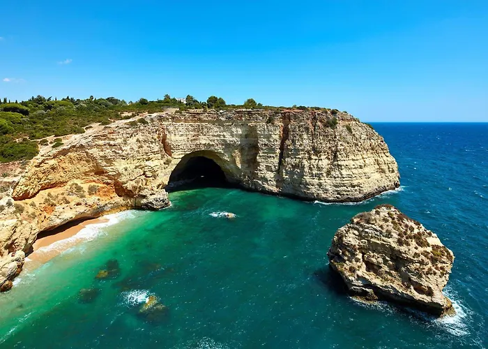 Carvoeiro (Lagoa) hotels near Vale da Pinta Golf Course