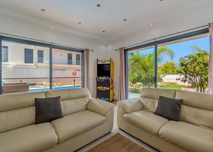 Villa Ruana - 5 Bedrooms On Suite- Free Out Door Hot Jacuzzi - By Bedzy Albufeira