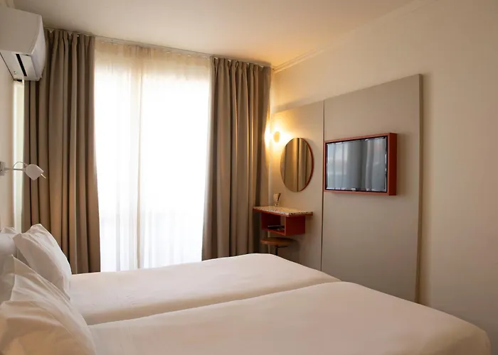 Lagos 3 Star Hotels near Praia Dona Ana