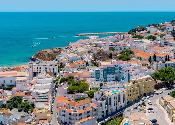 Colina Do Mar Hotel Albufeira Com um Campo de golfe