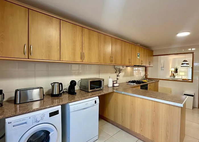 Villa Noly - Shared Pool - 8 Guests - Albufeira