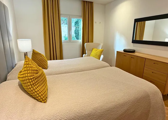 Pine Tree Seaside Apartments 500M To Beach Albufeira